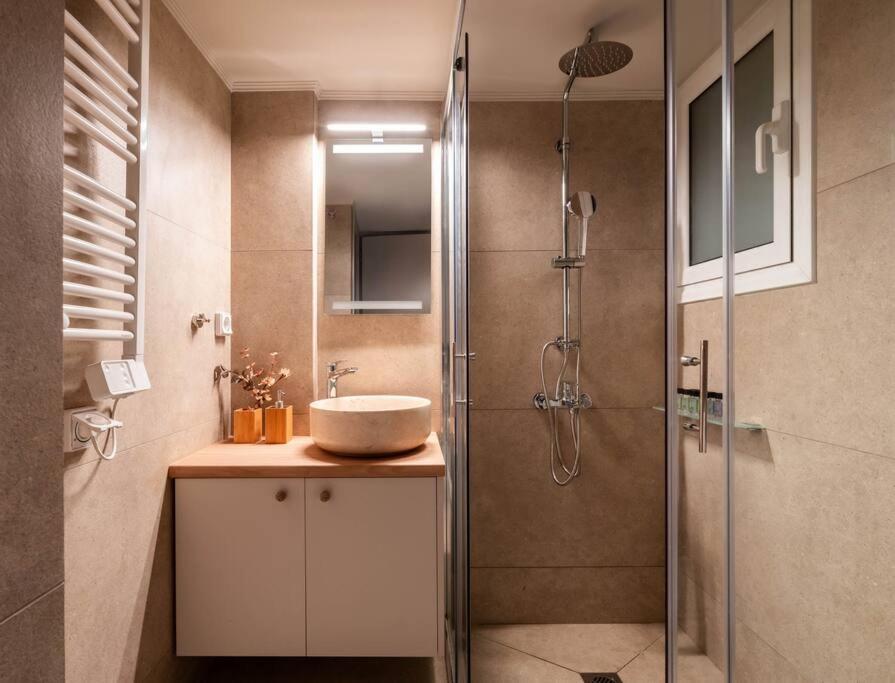 Delightful Sense 2Bd Apt In Kolonaki 7 Min To Metro アテネ エクステリア 写真
